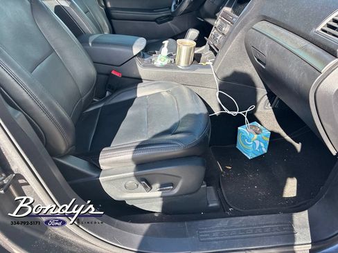 Used 2018 Ford Explorer XLT w/ Equipment Group 202A FWD image 4