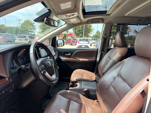 Used 2020 Toyota Sienna Limited Premium AWD/4WD image 15