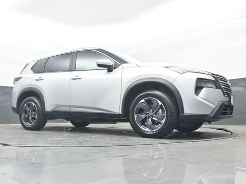 Used 2025 Nissan Rogue SV image 23