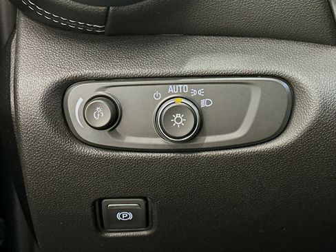 Used 2025 Chevrolet Blazer LT image 17