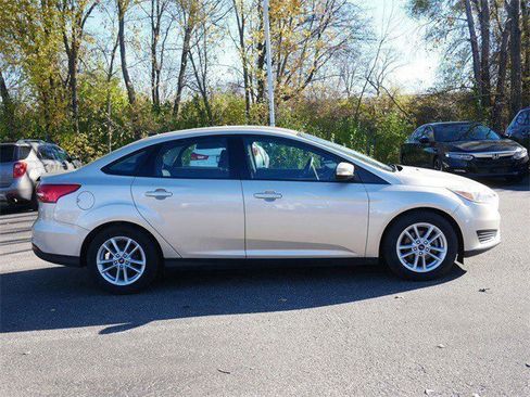 Used 2017 Ford Focus SE image 8