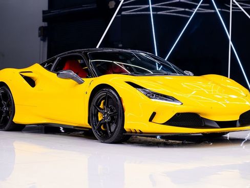 Used 2021 Ferrari F8 Tributo RWD image 1