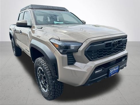 Used 2026 Toyota Tacoma TRD Off-Road AWD/4WD image 5