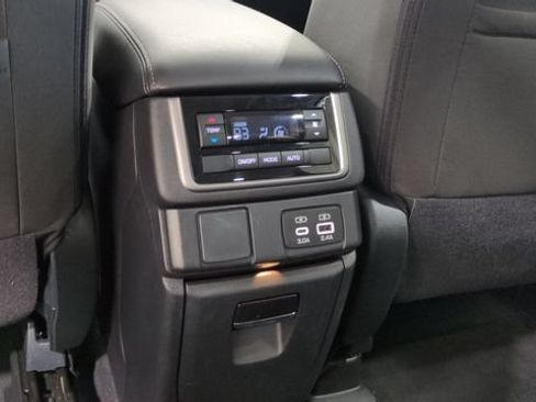 Used 2024 Subaru Ascent Premium w/ Convenience Package AWD/4WD image 33