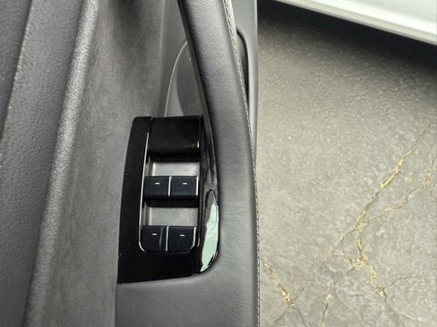 Used 2017 Tesla Model 3 Long Range image 16