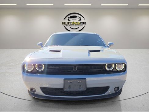 Used 2022 Dodge Challenger SXT w/ Plus Package image 2