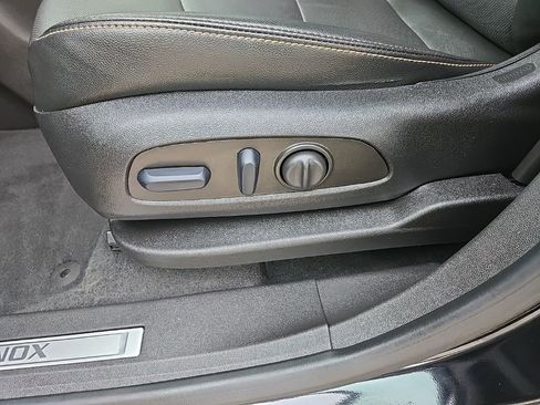 Used 2023 Chevrolet Equinox Premier FWD image 40