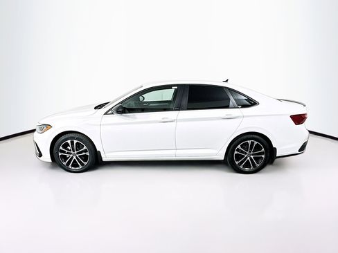 Used 2025 Volkswagen Jetta Sport image 4