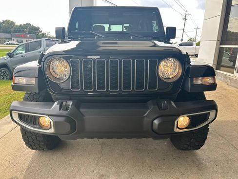 Used 2025 Jeep Gladiator Sport AWD/4WD image 3