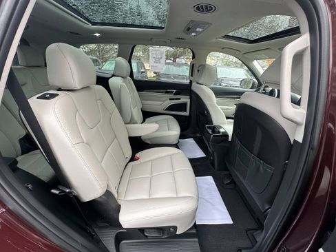 Used 2022 Kia Telluride SX w/ Nightfall Edition Package image 17