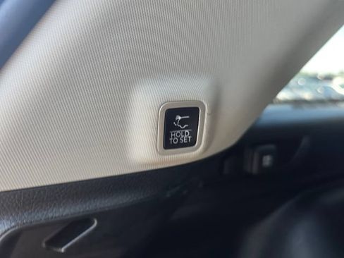 Used 2023 Jeep Grand Cherokee Limited AWD/4WD image 39