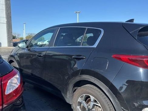 Used 2021 Kia Sportage LX AWD/4WD image 3