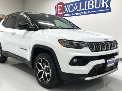 Used 2025 Jeep Compass Limited AWD/4WD image 3