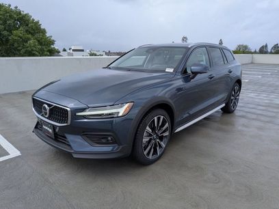 New 2026 Volvo V60 B5 Cross Country Ultra w/ Climate Package