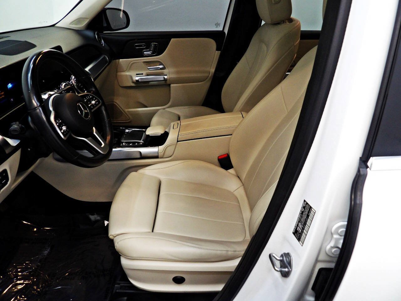 Used 2021 Mercedes-Benz GLB 250 4MATIC image 8
