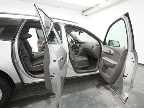 Used 2012 Chevrolet Traverse LS image 26