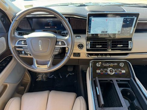 Used 2022 Lincoln Navigator Reserve image 4