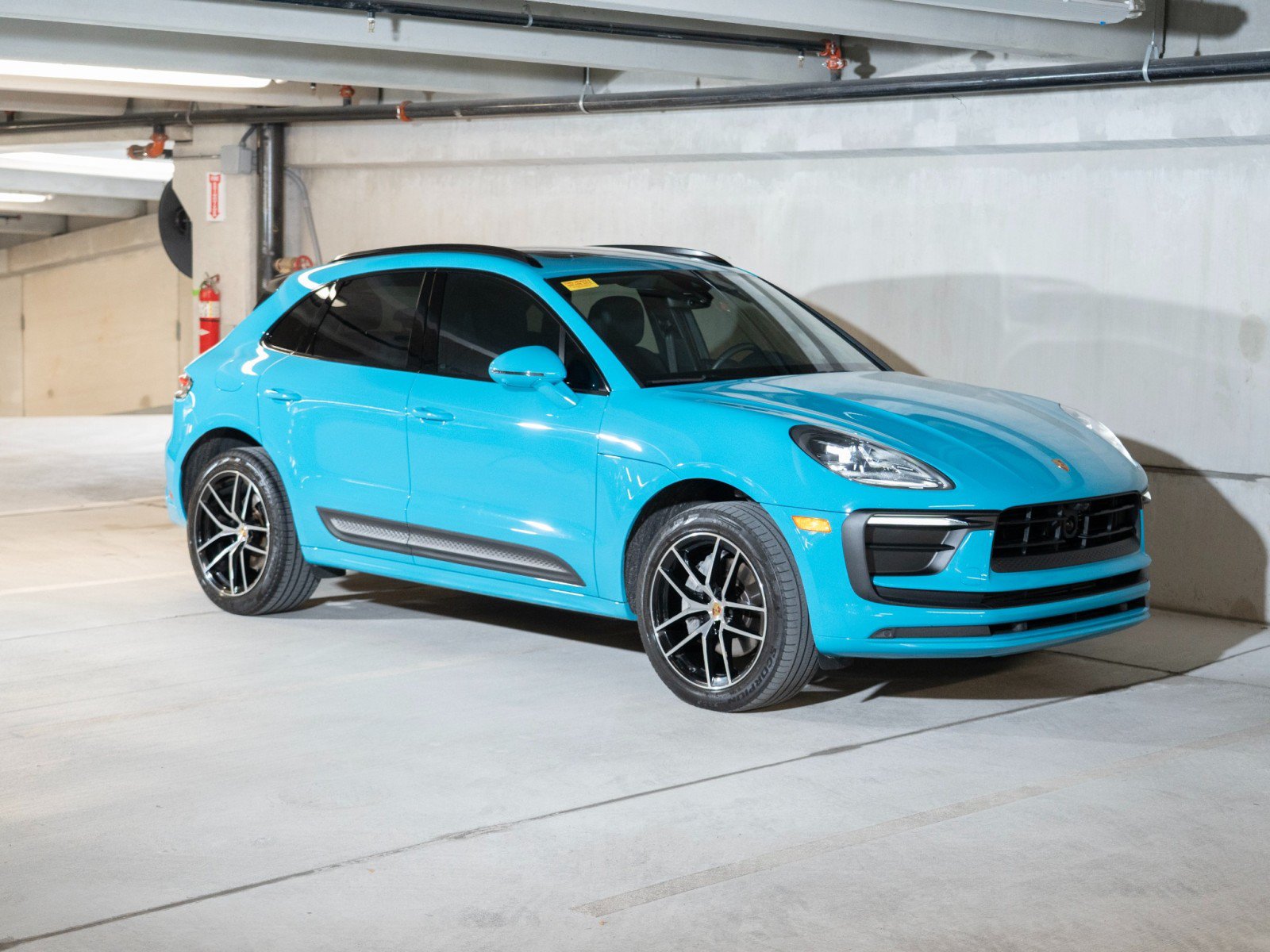 Certified 2023 Porsche Macan AWD/4WD image 7