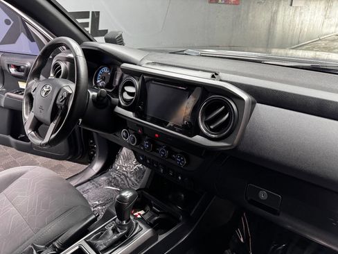 Used 2019 Toyota Tacoma TRD Off-Road image 50