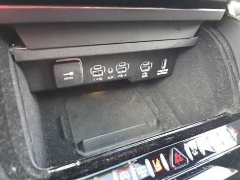 Used 2025 Jeep Grand Wagoneer L Series III w/ Rear Seat Video Group 1 AWD/4WD image 30