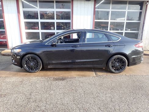 Used 2014 Ford Fusion SE w/ Equipment Group 202A image 16