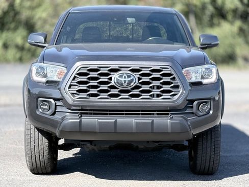 Used 2022 Toyota Tacoma TRD Off-Road image 2