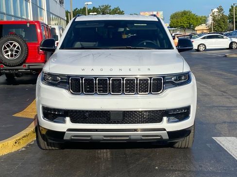 Used 2024 Jeep Wagoneer L Series II w/ Flexible Seating Group RWD image 3