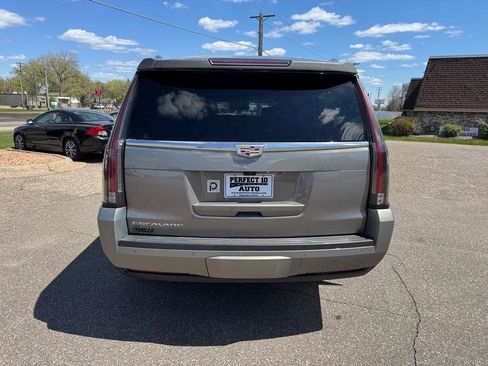 Used 2019 Cadillac Escalade ESV Platinum AWD/4WD image 6