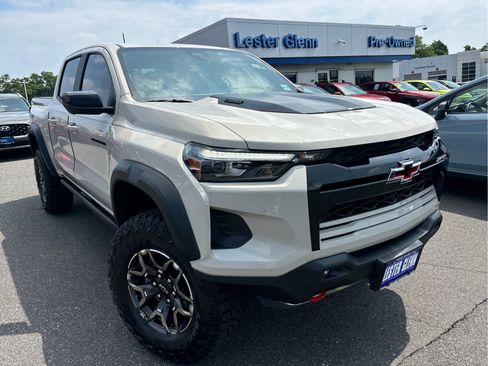 Certified 2026 Chevrolet Colorado ZR2 w/ Technology Package AWD/4WD image 3