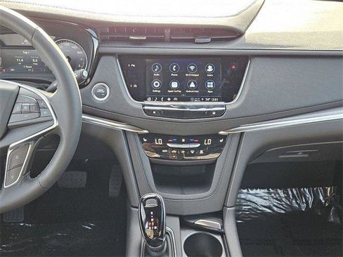 New 2026 Cadillac XT5 Luxury image 17