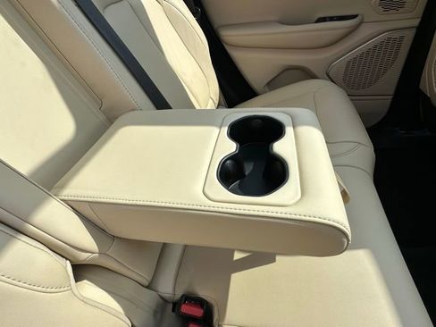 Used 2023 Jeep Grand Cherokee 4WD 4xe image 32