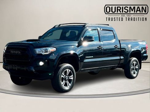 Used 2016 Toyota Tacoma TRD Sport image 2