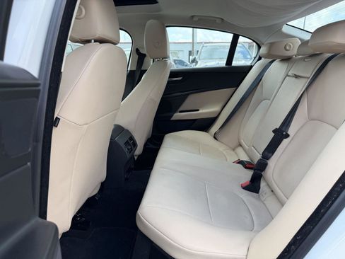 Used 2017 Jaguar XE Premium RWD image 14