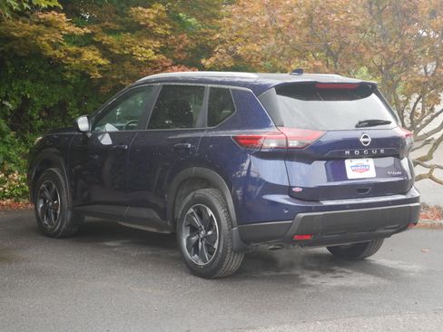 Certified 2024 Nissan Rogue SV w/ SV Premium Package AWD/4WD image 17