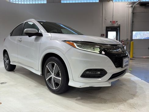 Used 2019 Honda HR-V Touring image 10
