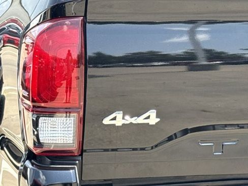 Used 2022 Toyota Tacoma SR AWD/4WD image 6