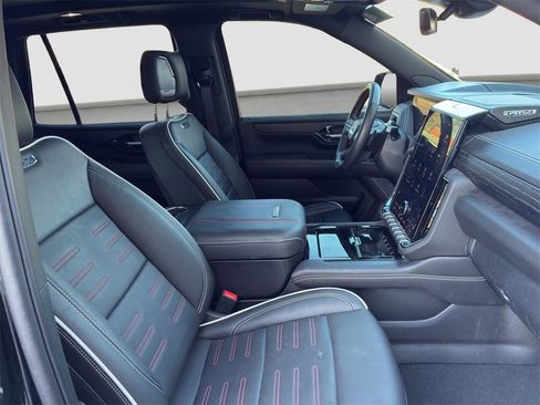Used 2025 GMC Yukon AT4 Ultimate image 19