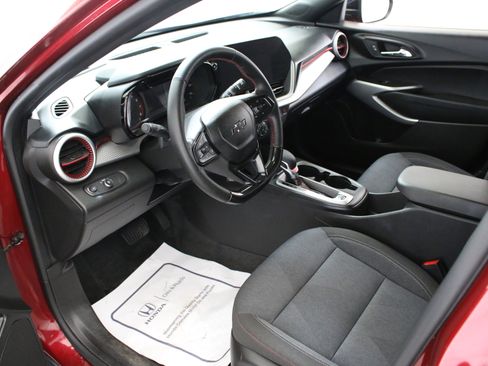 Used 2024 Chevrolet Trax RS FWD image 23