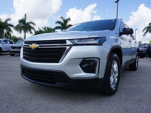 Used 2022 Chevrolet Traverse LS FWD image 13