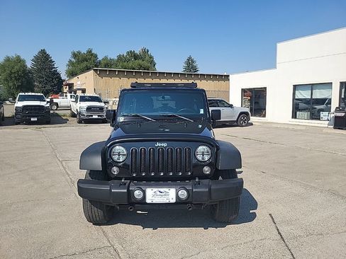 Used 2015 Jeep Wrangler Unlimited Rubicon AWD/4WD image 3