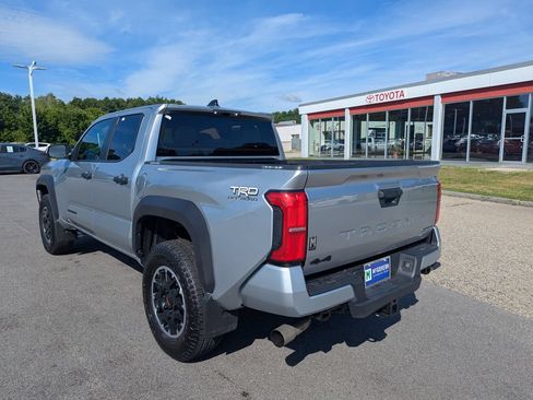Used 2025 Toyota Tacoma TRD Off-Road AWD/4WD image 3