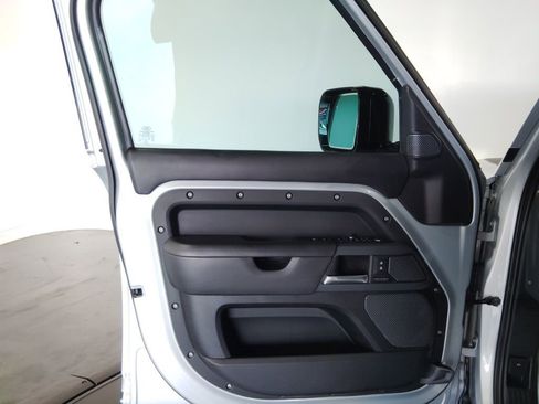 Used 2022 Land Rover Defender 110 X image 33