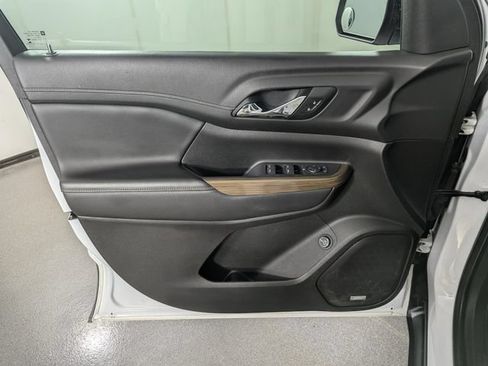 Used 2022 GMC Acadia SLE w/ GMC Pro Grade Package AWD/4WD image 14