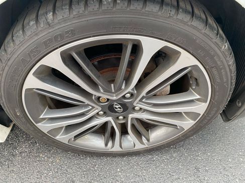 Used 2016 Hyundai Veloster Turbo w/ Option Group 04 FWD image 22