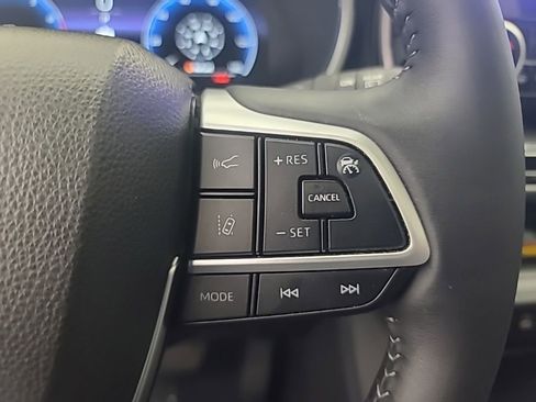 Used 2025 Toyota Highlander Platinum AWD/4WD image 36