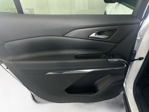 Used 2025 Chevrolet Traverse LT image 26