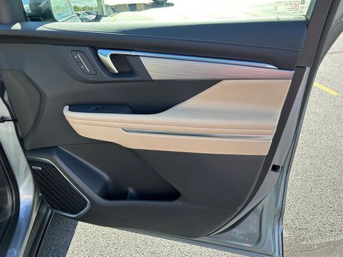 New 2026 Buick Enclave Preferred w/ LPO, Floor Liner Package image 18