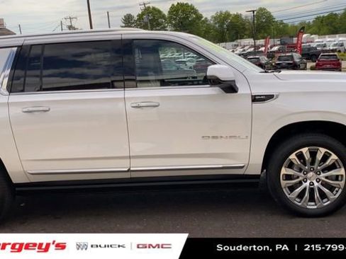 Certified 2022 GMC Yukon XL Denali w/ Denali Premium Package AWD/4WD image 10