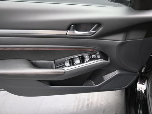 Certified 2023 Nissan Altima 2.5 SR FWD image 11