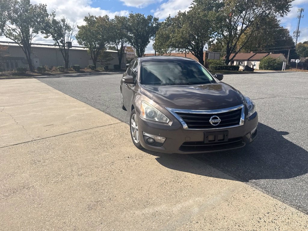 Used 2014 Nissan Altima 2.5 SL w/ Moonroof Package FWD image 5